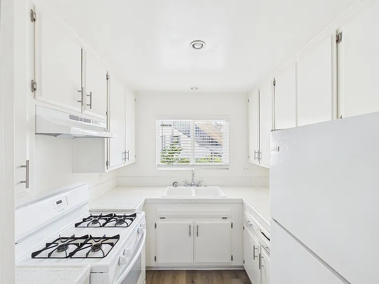 4582 Maryland Street — Photo 8