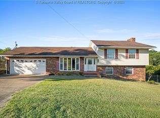 200 Pine Cir, Dunbar, WV 25064