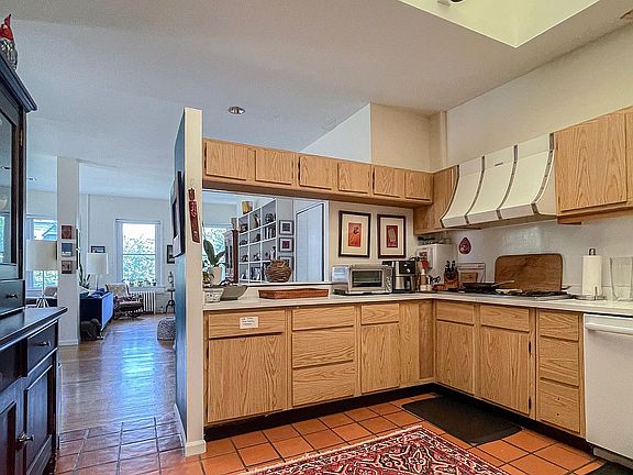 2nd image of 22 Wyckoff St APT 2