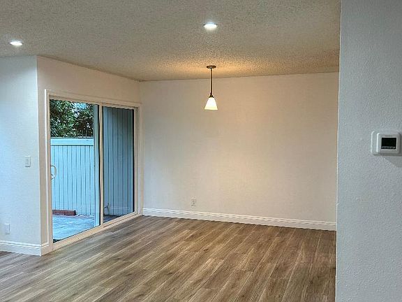 2nd image of 22113 Burbank Blvd Unit 4