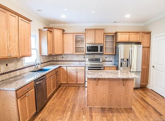 2nd image of 906 Hatchery Ln