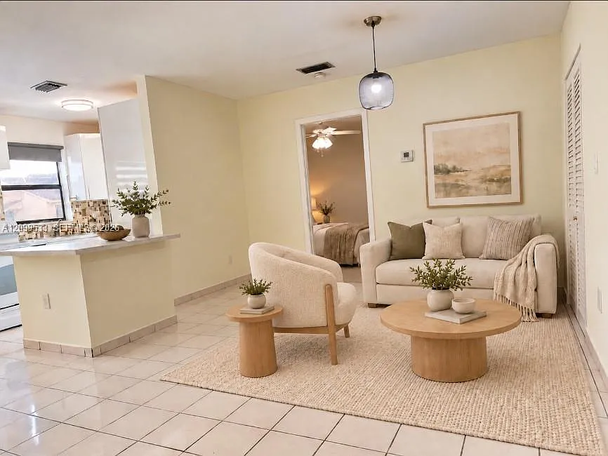 Crystal Lake Villas Condo — Photo 2