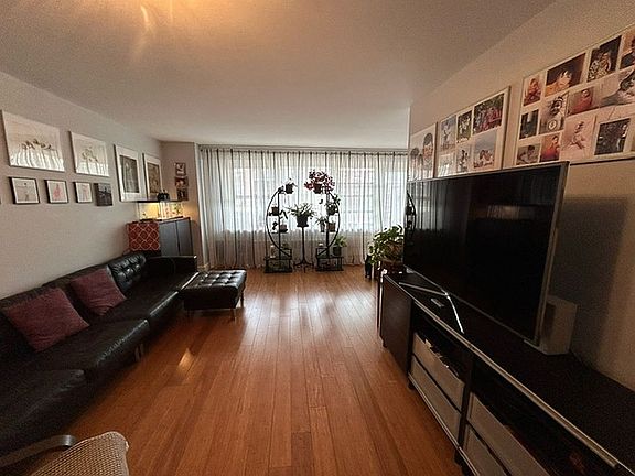 5th image of 2940 W 5th St APT 21D