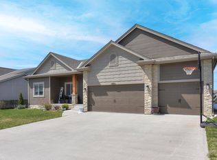 7166 N 163rd St, Bennington, NE 68007