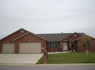 362 Sleeping Indian Dr, Freeburg, IL