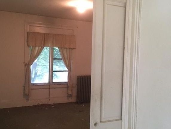 3rd image of 775 Hawthorne Ave E