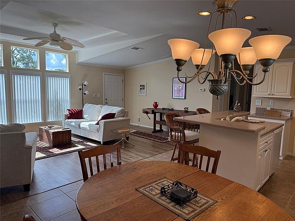 3rd image of 700 DAHLIA DRIVE