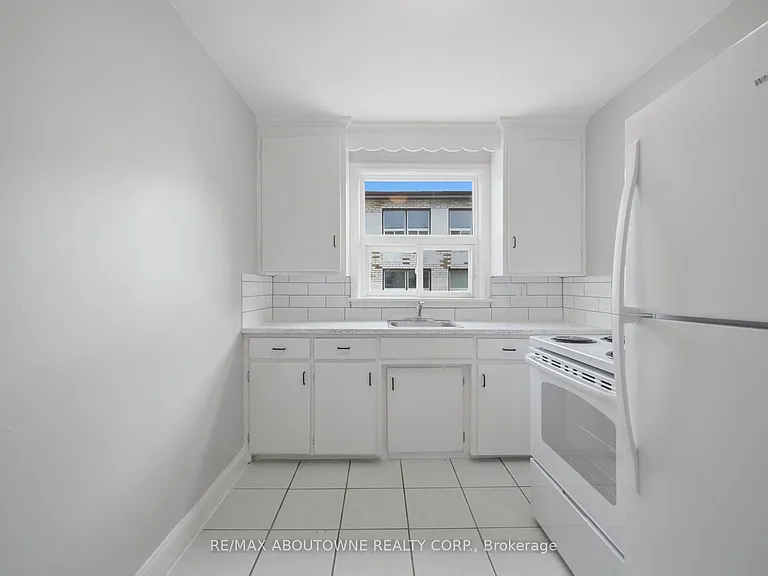 1037 Churchill Ave #1 — Photo 14