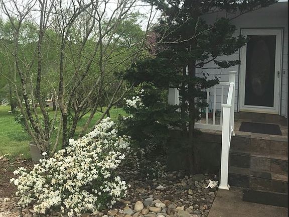 3rd image of 109 Lake Ridge Cir