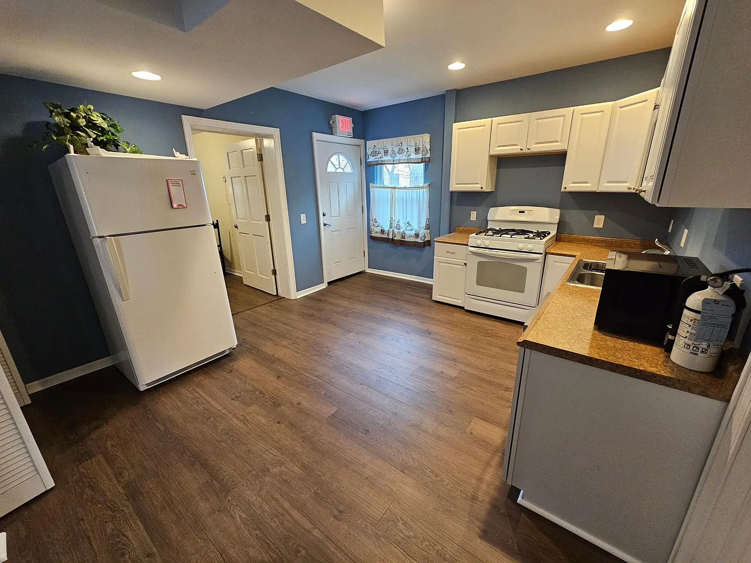 2 bed, 1472 sqft, $2,100 — Photo 2