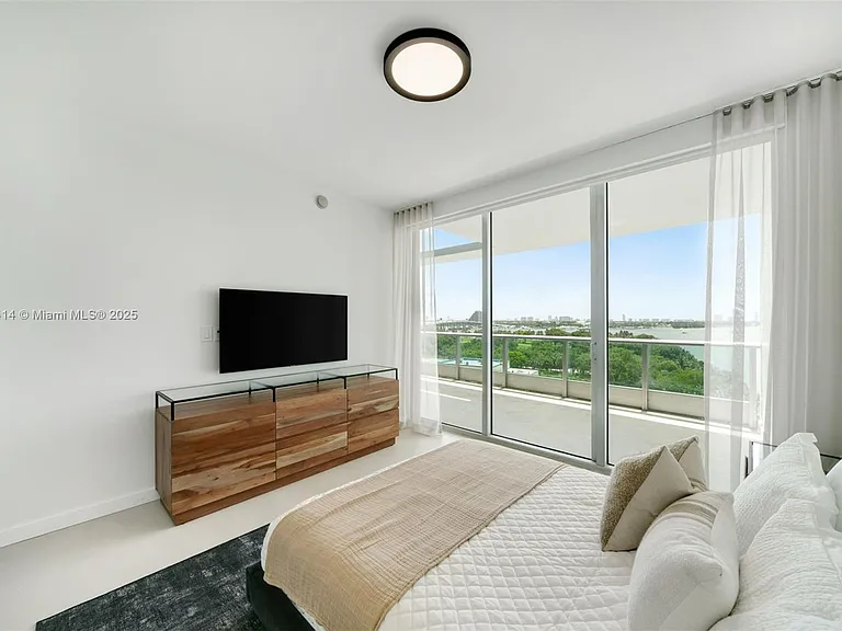 900 Biscayne Blvd #905 — Photo 16
