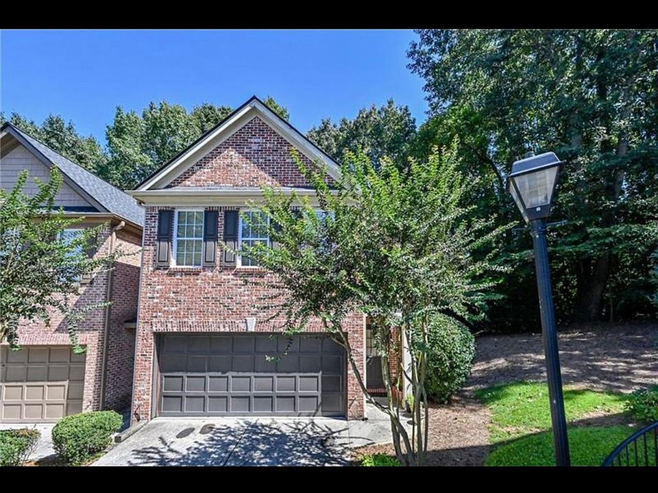 1st image of 716 Surrey Park Pl SE
