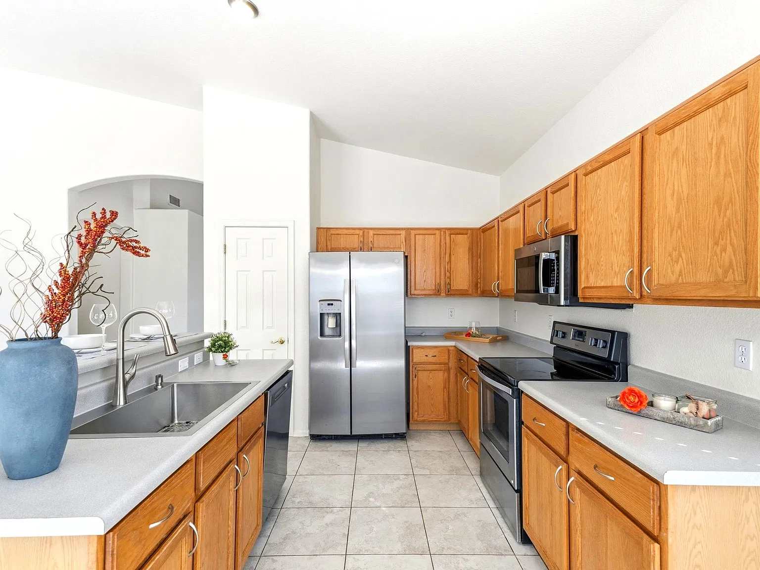 3 bed, 1754 sqft, $2,390 — Photo 3
