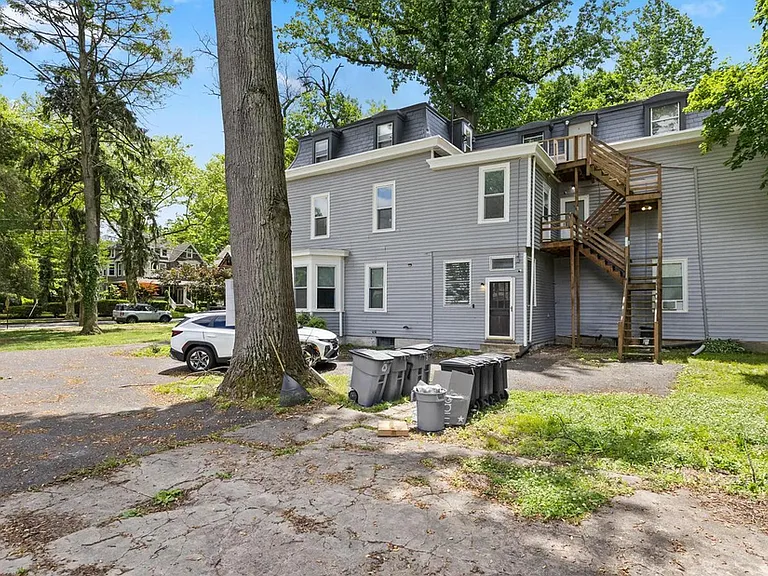 116 E Walnut Ave — Photo 2