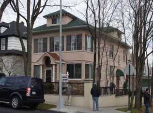 4317 Murray St, Flushing, NY 11355
