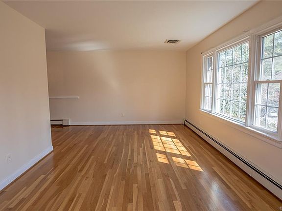 3rd image of 316 Sheffey Ln