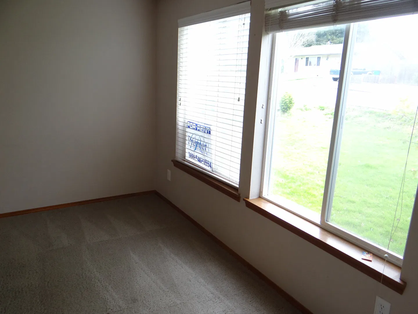Lovely La Center Duplex Available for Lease - 620 E. Elm Ave La Center, WA — Photo 3