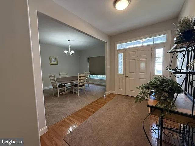 3 bed, 2.0 bath, 2574 sqft, $1,995 — Photo 2