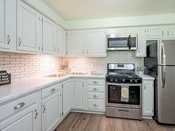 3rd image of 1357 Robin Ave