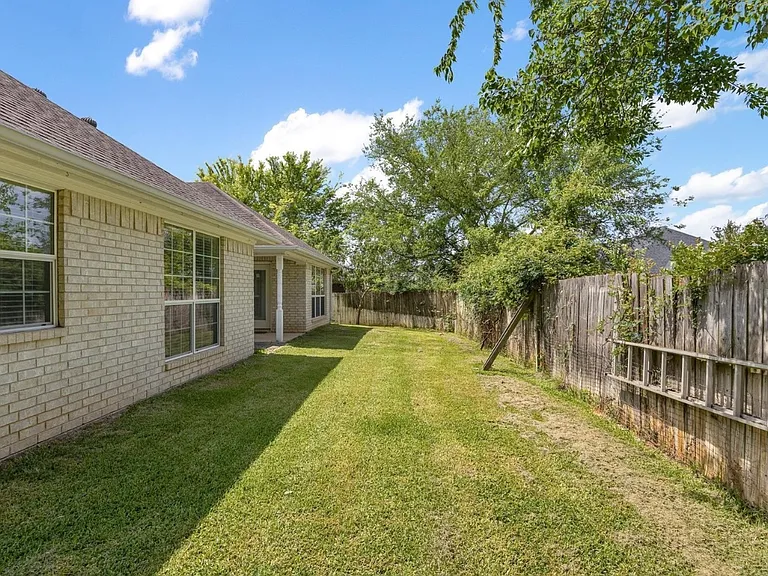 111 Bluebird Ln — Photo 12