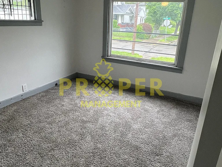 2328 Greenway St — Photo 9