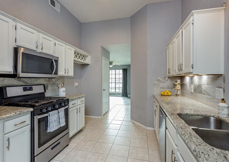 1st image of 16322 Chimneystone Dr