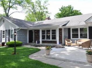 2100 W Applewood Ln, Glendale, WI 53209
