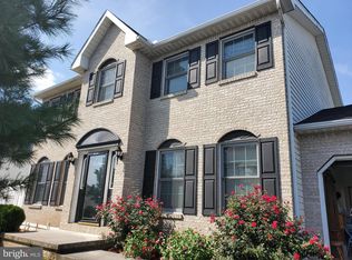 927 Maplewood Ln, Enola, PA 17025