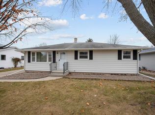 1048 Holly Ct, Neenah, WI 54956