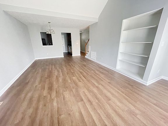 3rd image of 954 Riverbend St