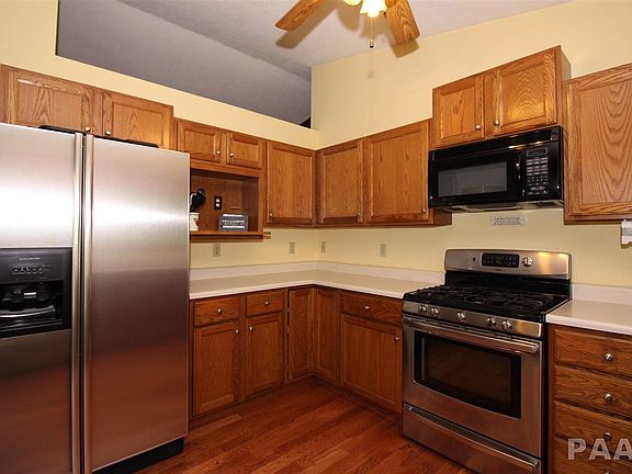 3rd image of 28 Yorkshire Dr