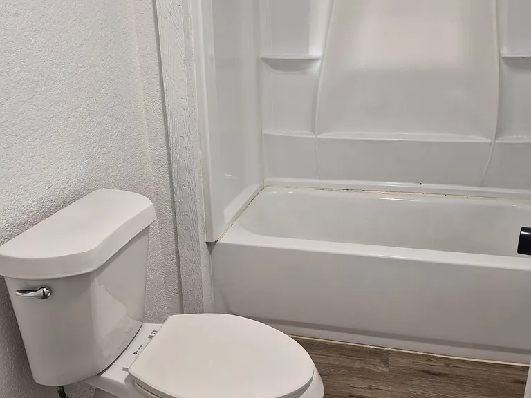 609 Elwayne Ave #4 — Photo 6