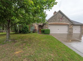 411 N Powderhorn Dr, Fayetteville, AR 72704