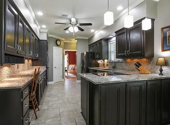 5th image of 27 W Woodlawn Dr