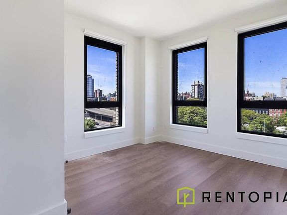 3rd image of 130 Hope St #647