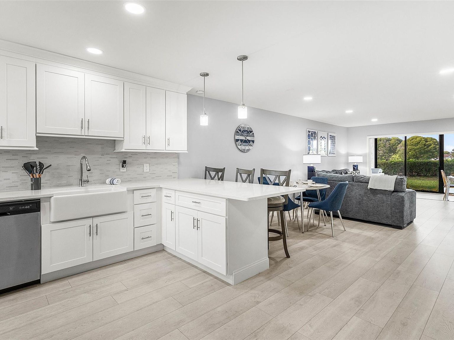 9286 Vista Del Lago #E