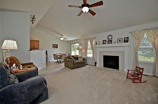 5th image of 389 Midjay Dr