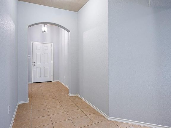 4th image of 1005 Meadow Green Ct