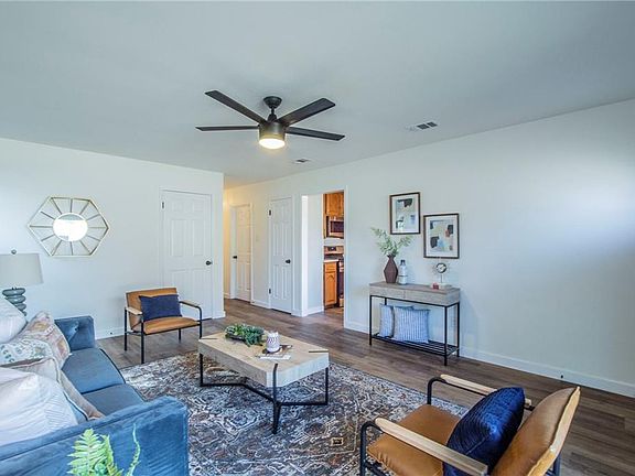 4th image of 2207 Deadwood Dr