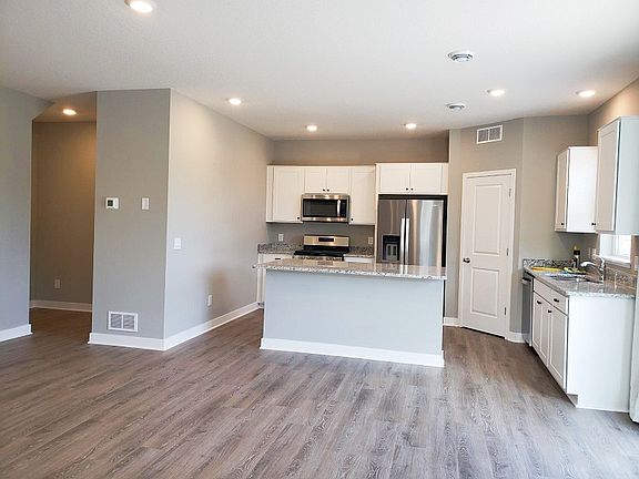 5th image of 12681 Erskin St NE
