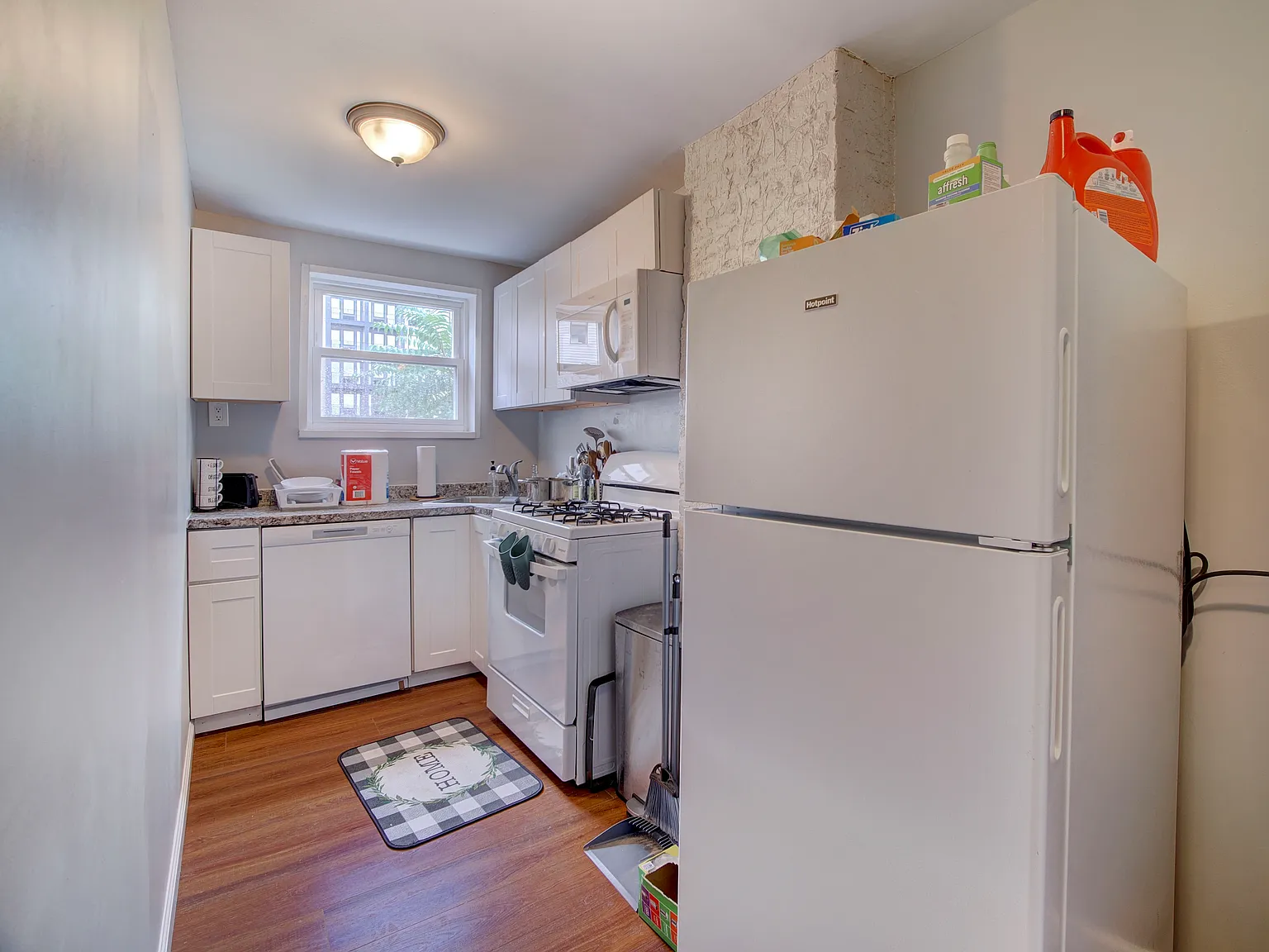 2 bed, $2,400 — Photo 3
