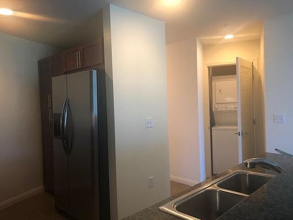 5th image of 253 10th Ave Unit 422