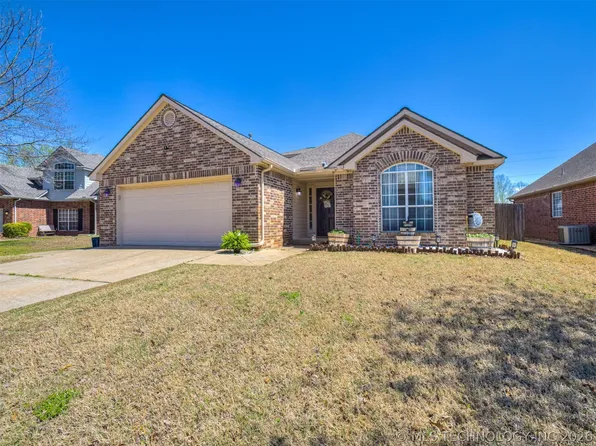 615 N Douglas St, Jenks, OK 74037