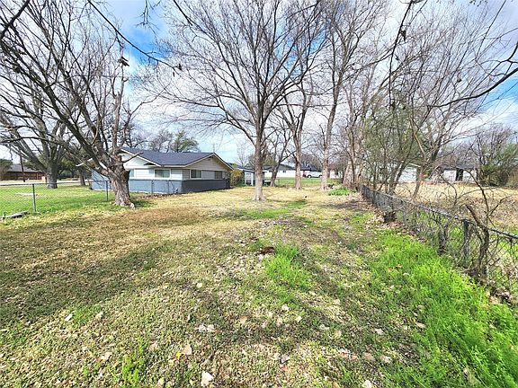 5th image of 204 Ranch House Rd