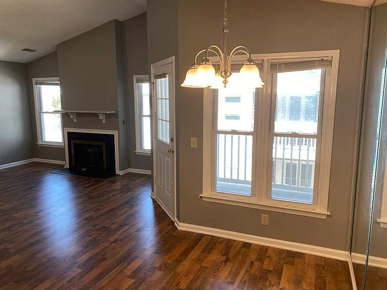 105 W Victoria Ct #D — Photo 3