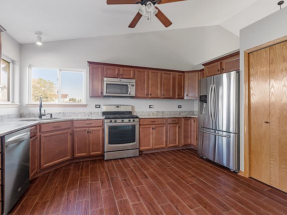 5th image of 2253 Foxwood Dr