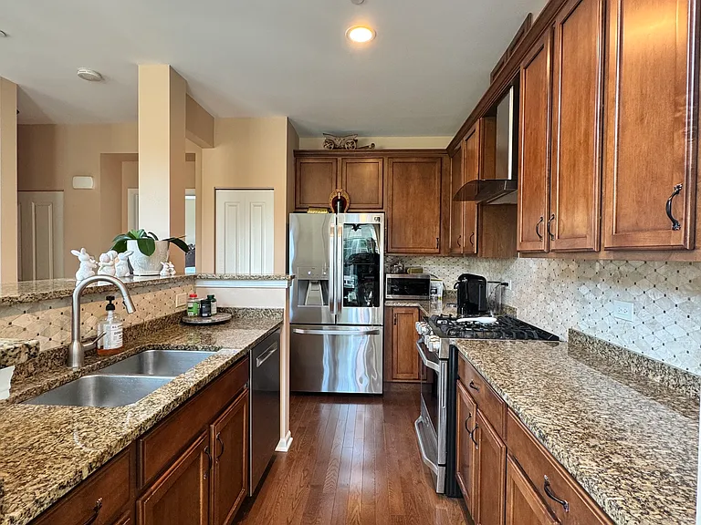 11 E Willow Rd — Photo 17