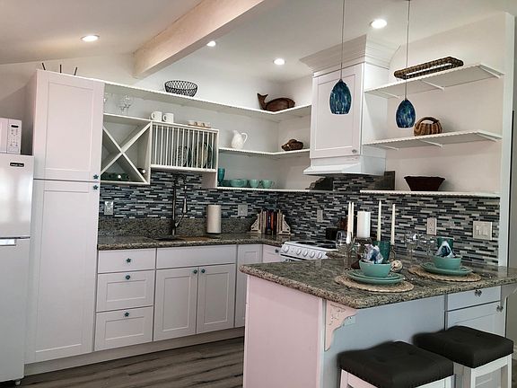 Kitchen - Comes equipped with all you see in the photo