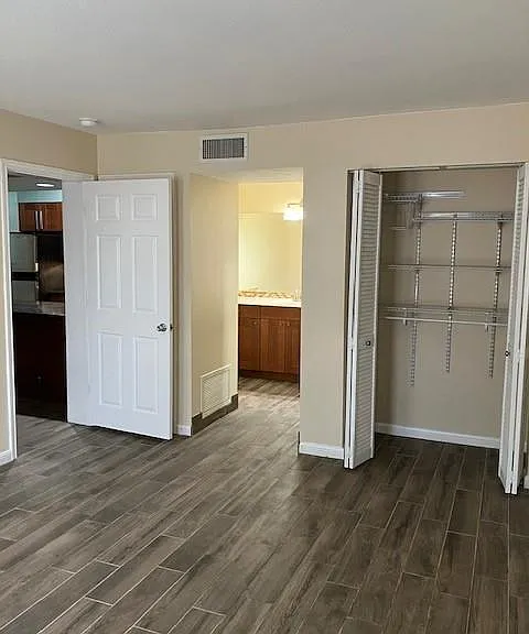 7685 Northcross Dr #406 — Photo 5