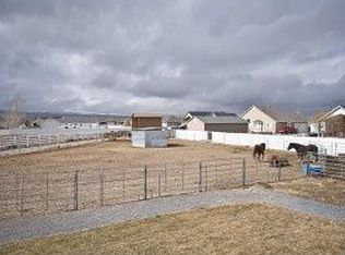 809 E Wrangler Ct, Grantsville, UT 84029